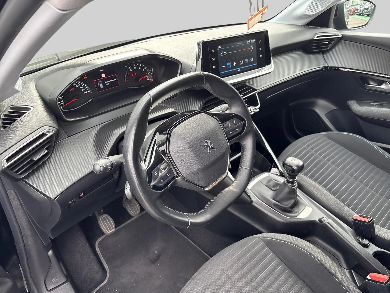 Peugeot-208-image-8
