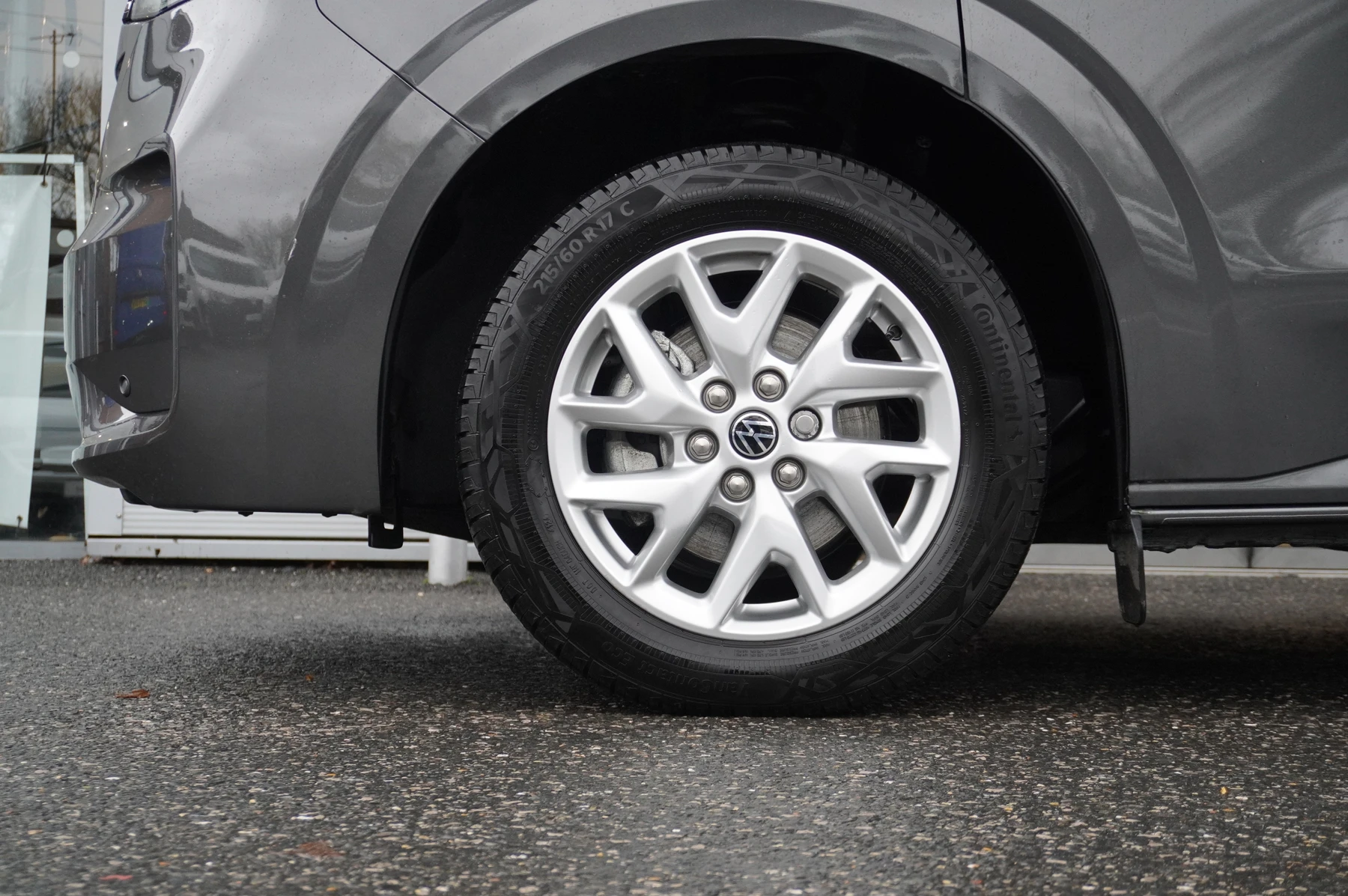 Volkswagen-Transporter-image-4