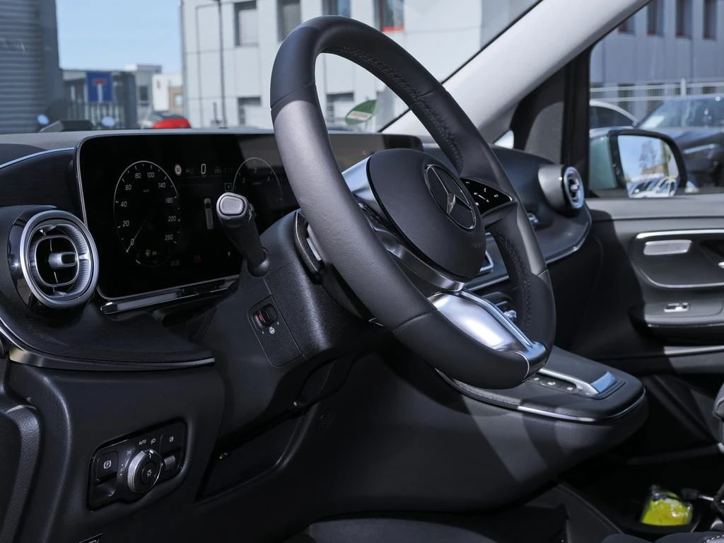 Mercedes-Benz-Marco Polo-image-8