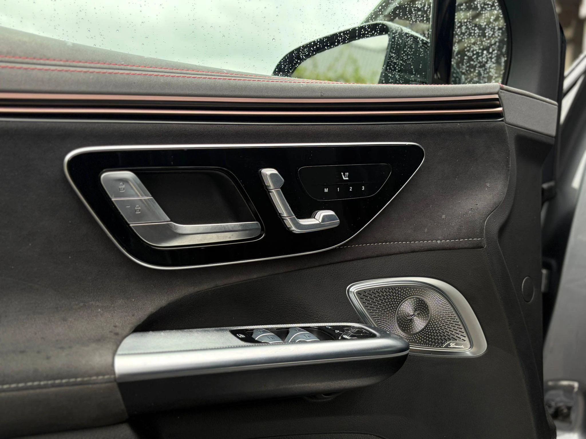 Mercedes-Benz-EQE-image-12