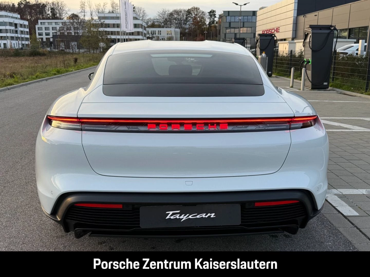 Porsche Taycan 4 Black Edition HA-Lenkung InnoDrive LED black edition
