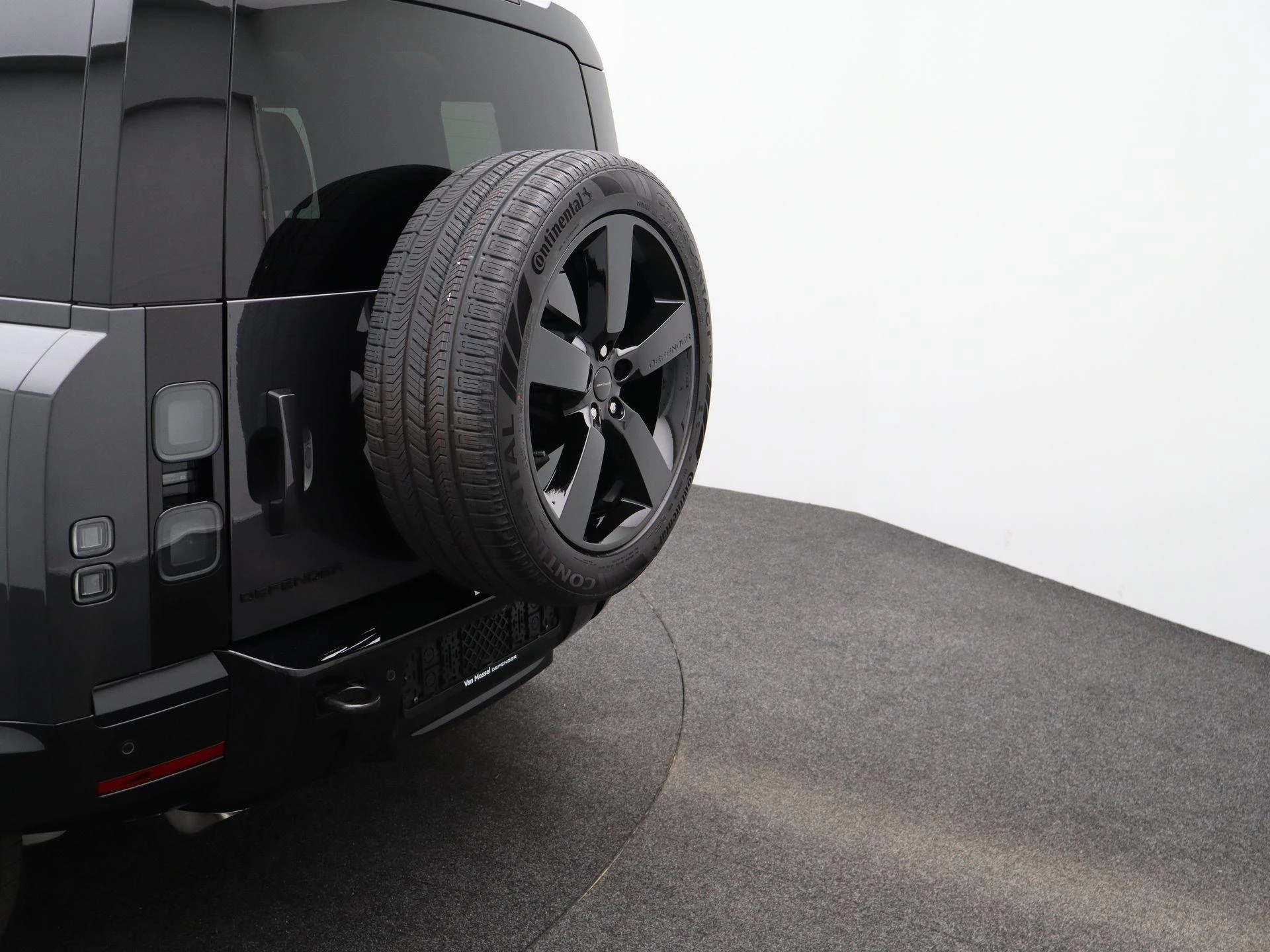 Land Rover-Defender-image-41