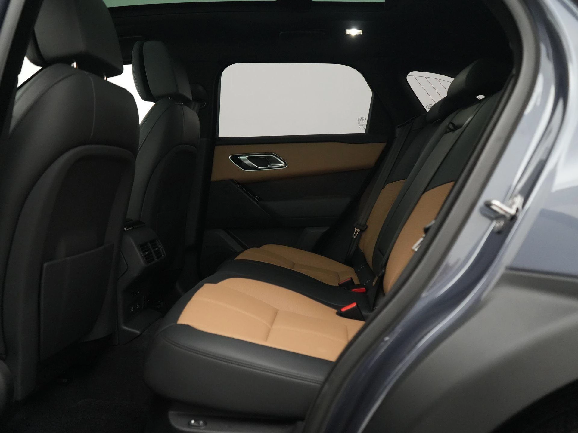 Land Rover-Range Rover Velar-image-40