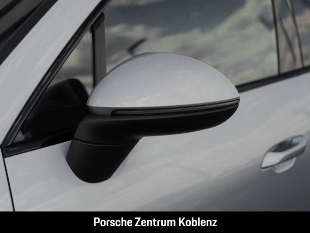 Porsche Macan 4 -