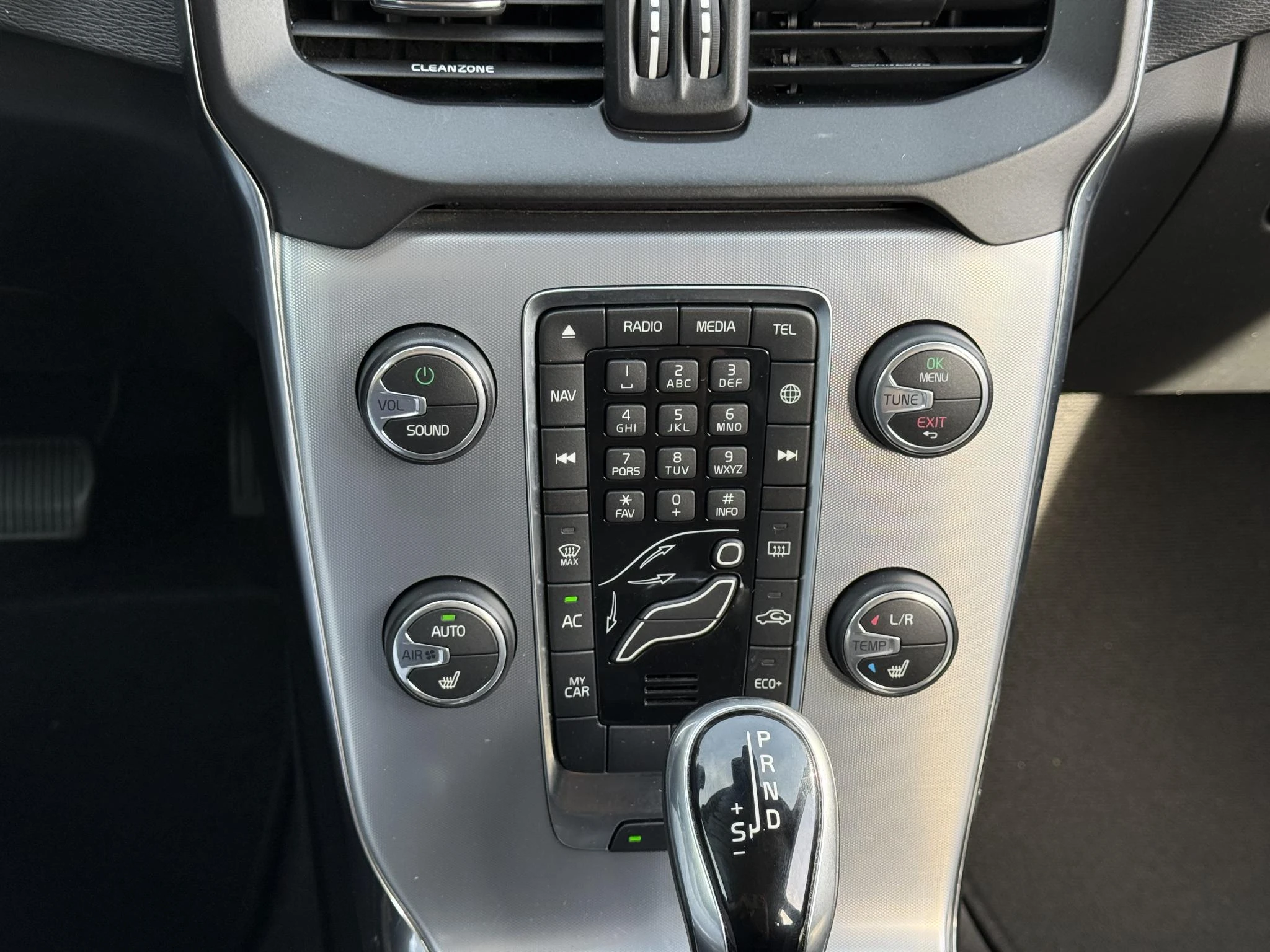 Volvo-V40-image-15