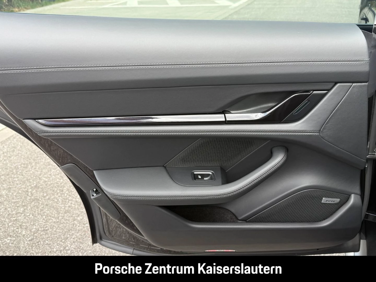 Porsche Taycan Black Edition InnoDrive HA-Lenkung HeadUp black edition