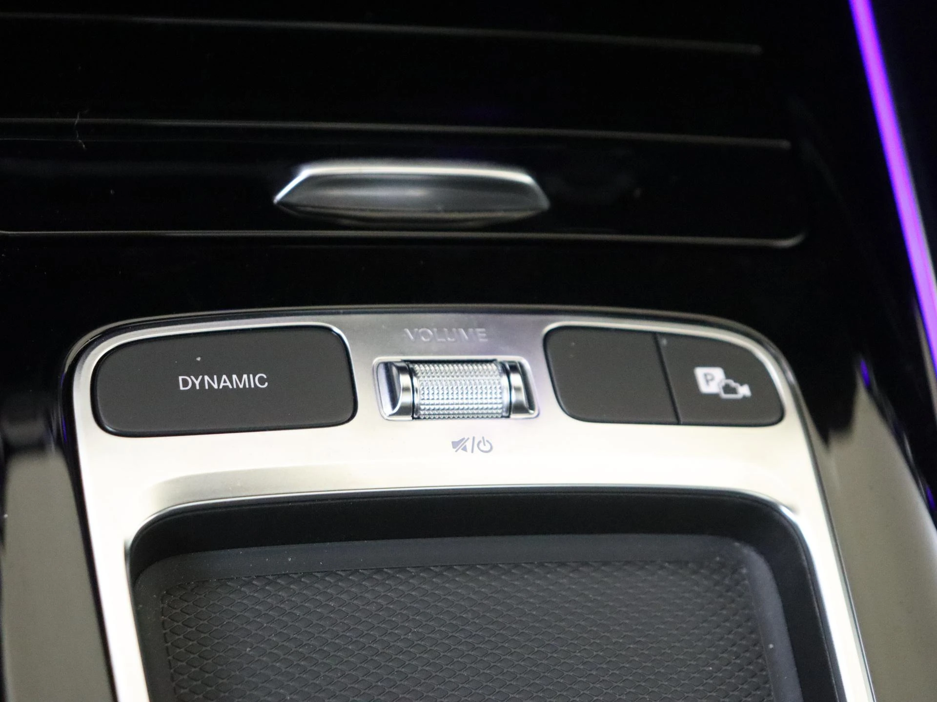 Mercedes-Benz-GLA-image-20