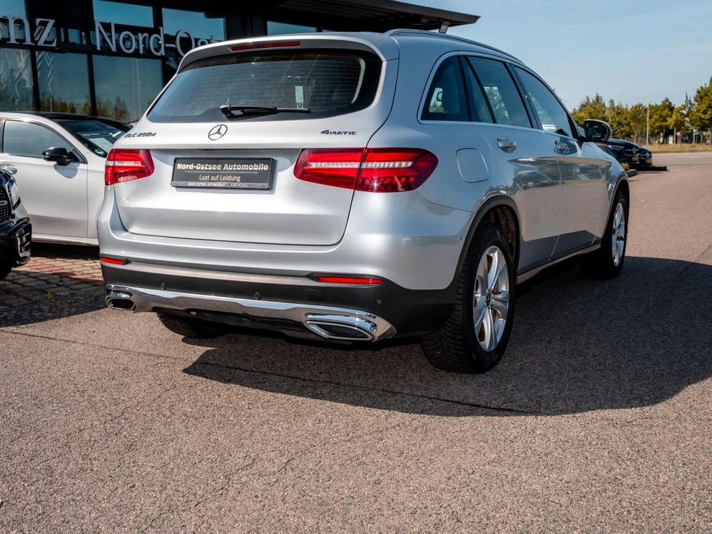 Mercedes-Benz-GLC 250 d-image-4
