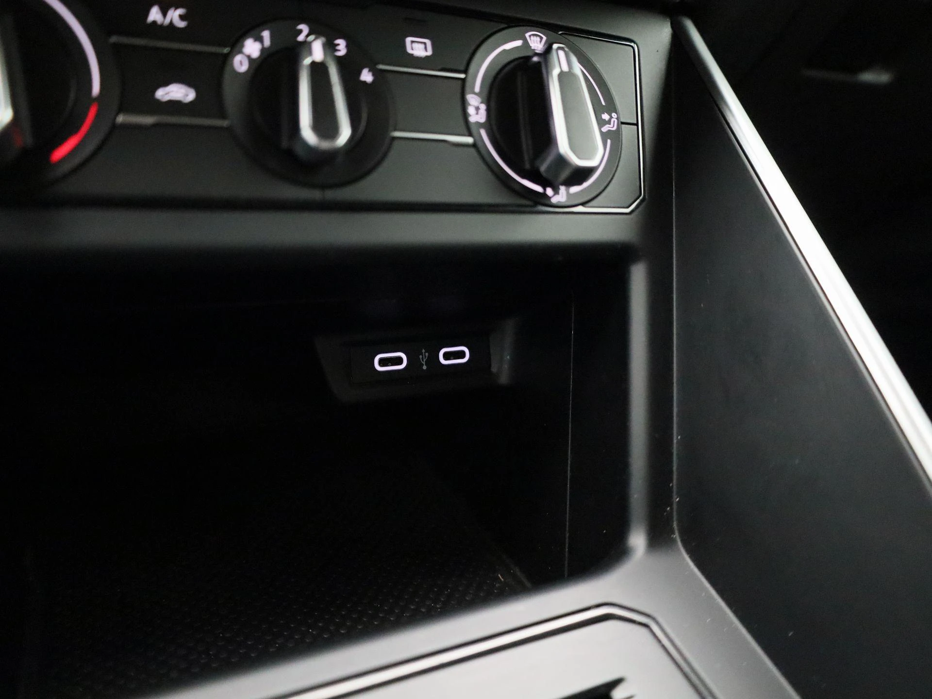 Volkswagen-Polo-image-22