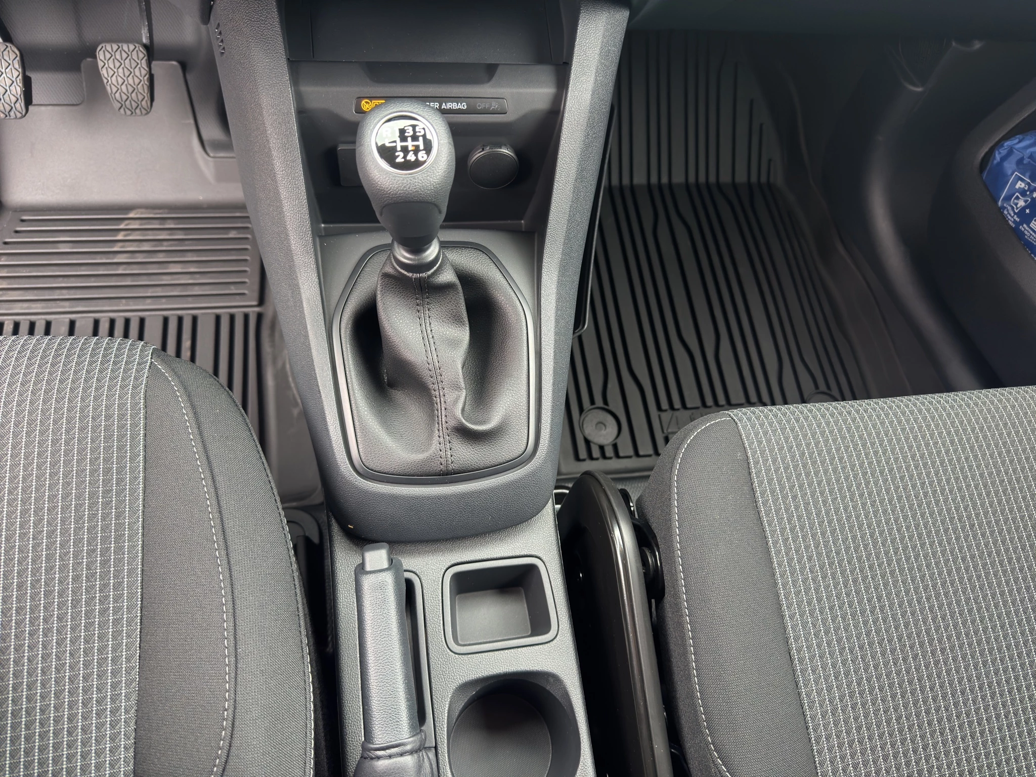 Ford-Transit Courier-image-13