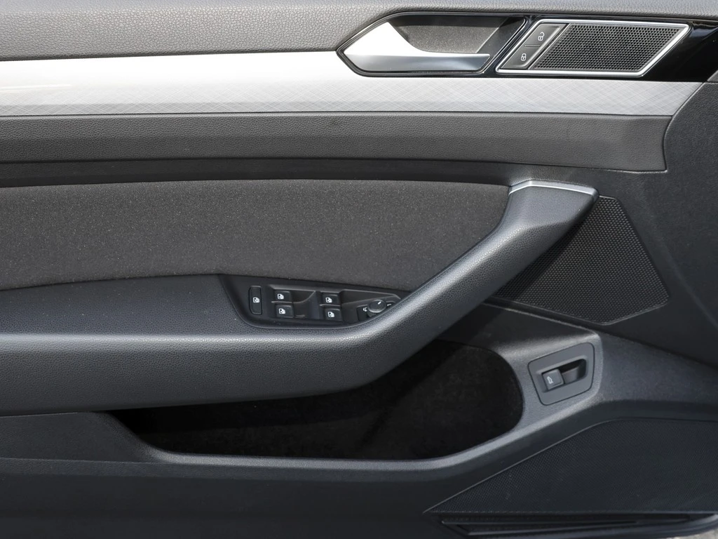 Volkswagen-Passat-image-15