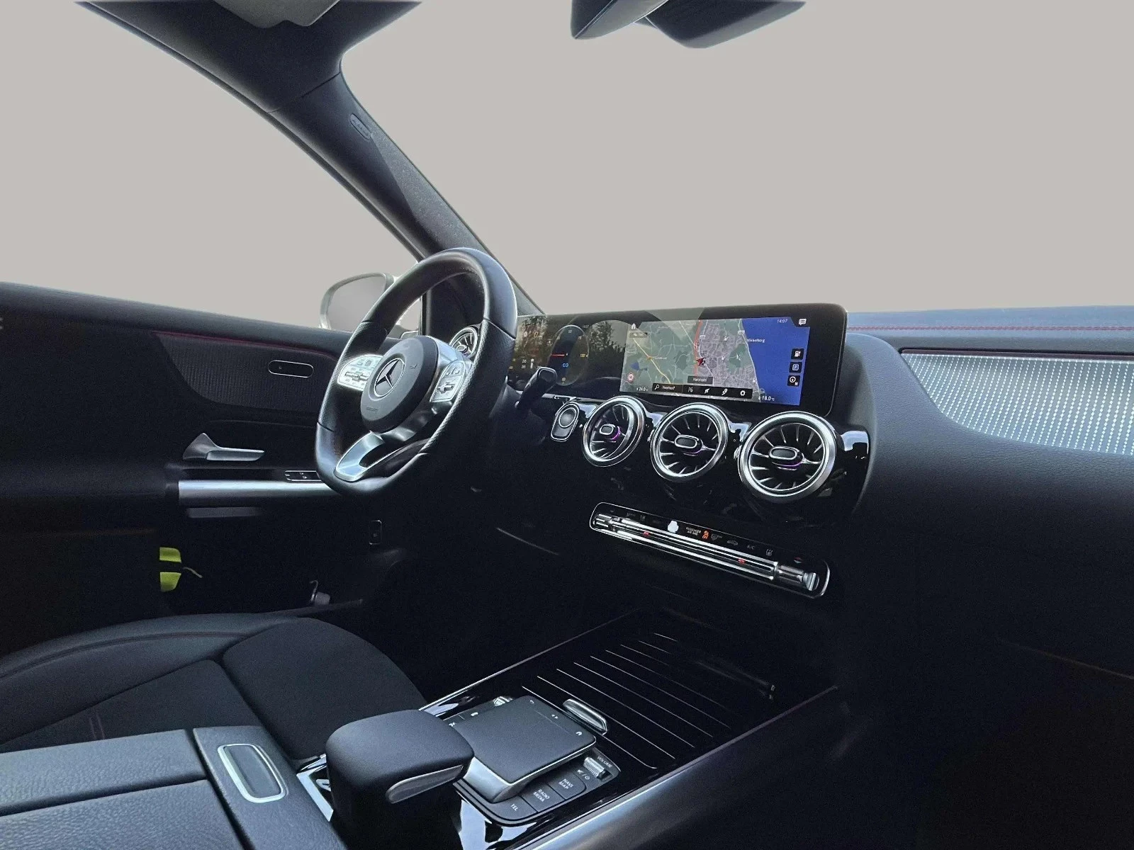 Mercedes-Benz-EQA-image-13