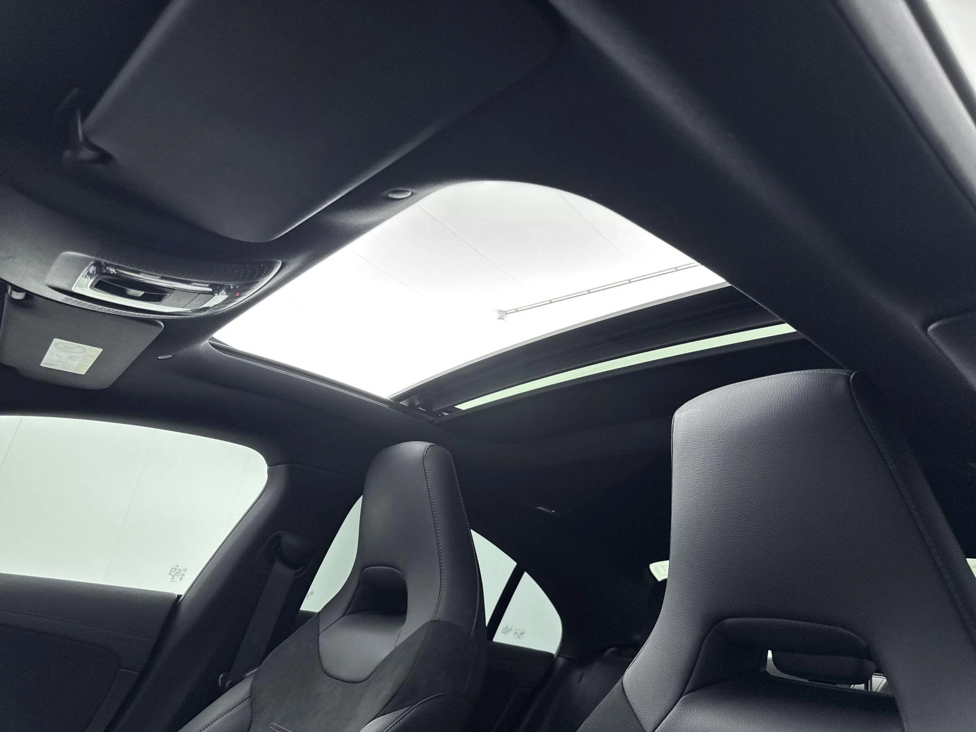 Mercedes-Benz-CLA-image-13