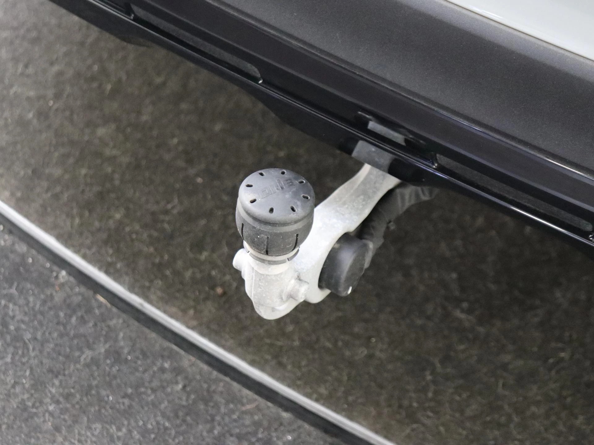 Mercedes-Benz-GLC-image-31