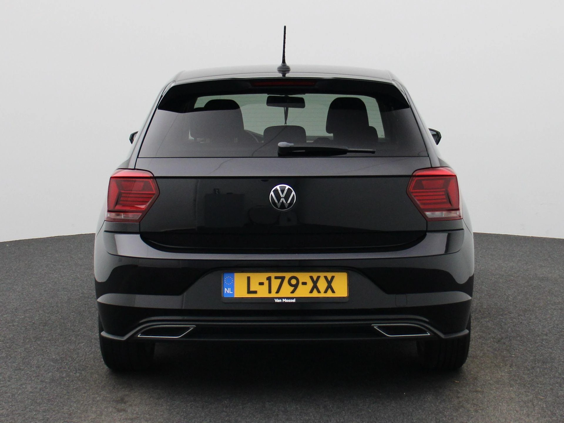 Volkswagen-Polo-image-4