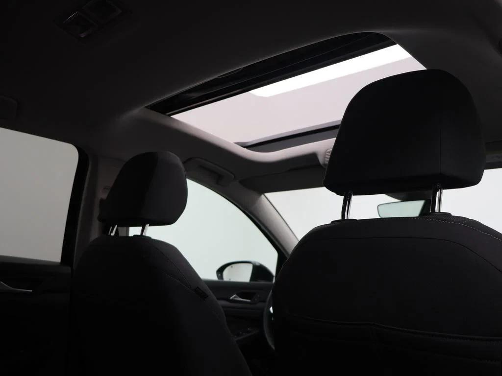 Volkswagen-Golf-image-12