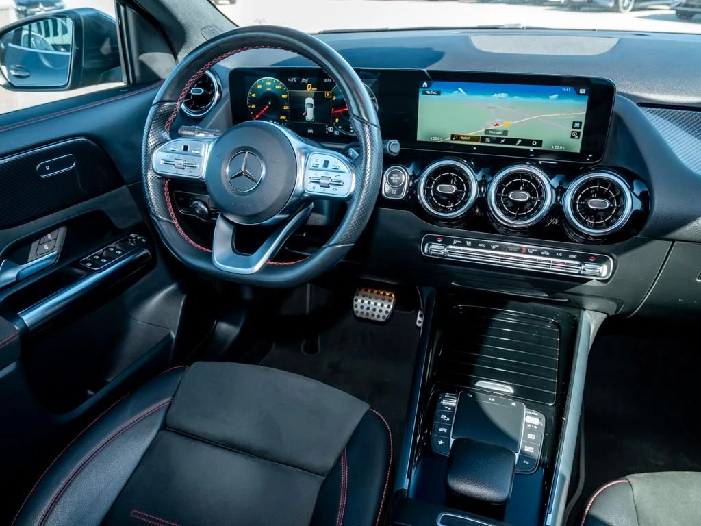 Mercedes-Benz-GLA 250-image-9