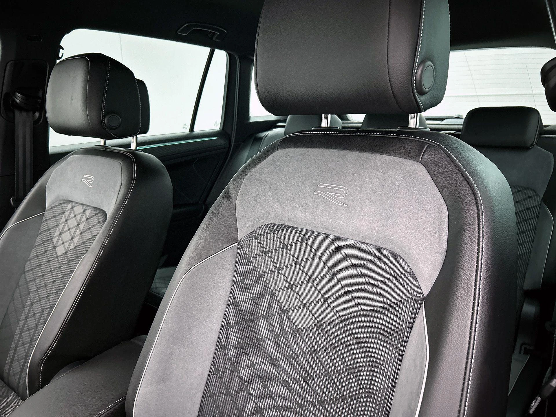 Volkswagen Tiguan 1.5 TSI R-Line Business+ | 150 PK |