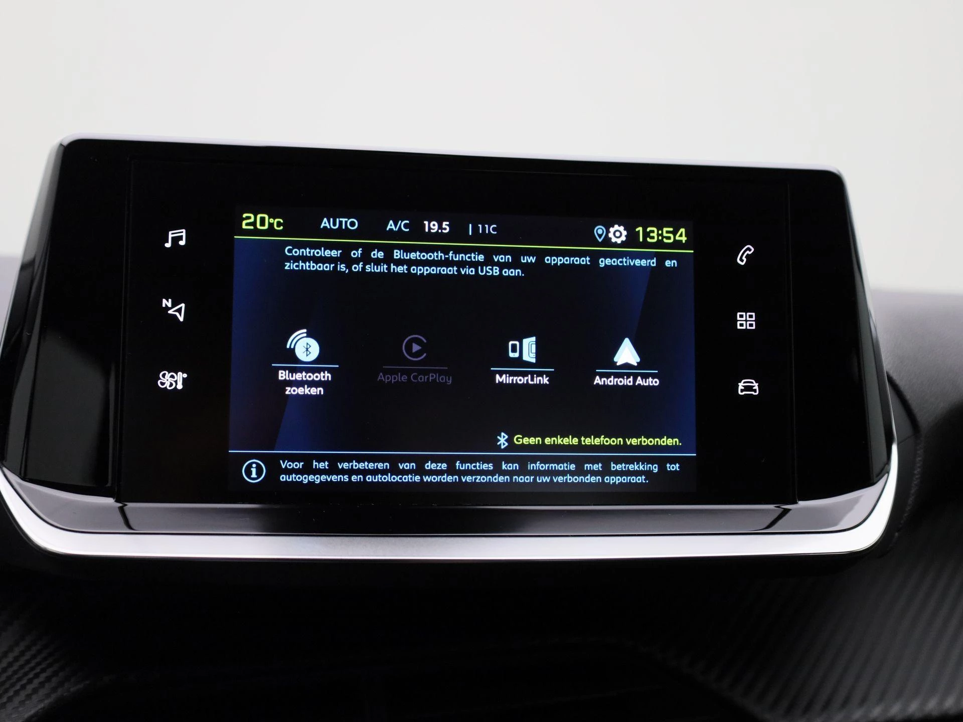 Peugeot-e-208-image-19