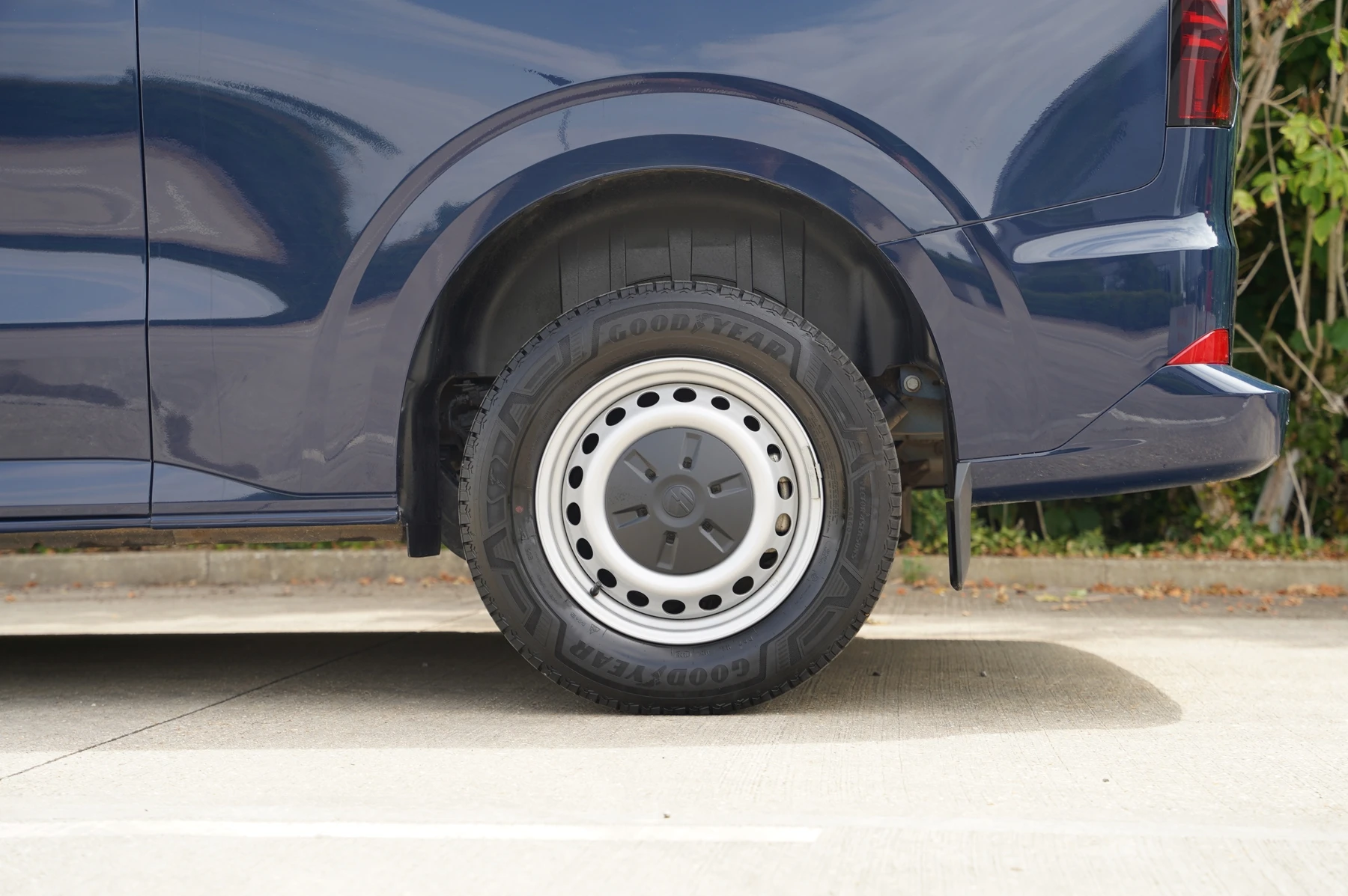 Volkswagen-Transporter-image-29