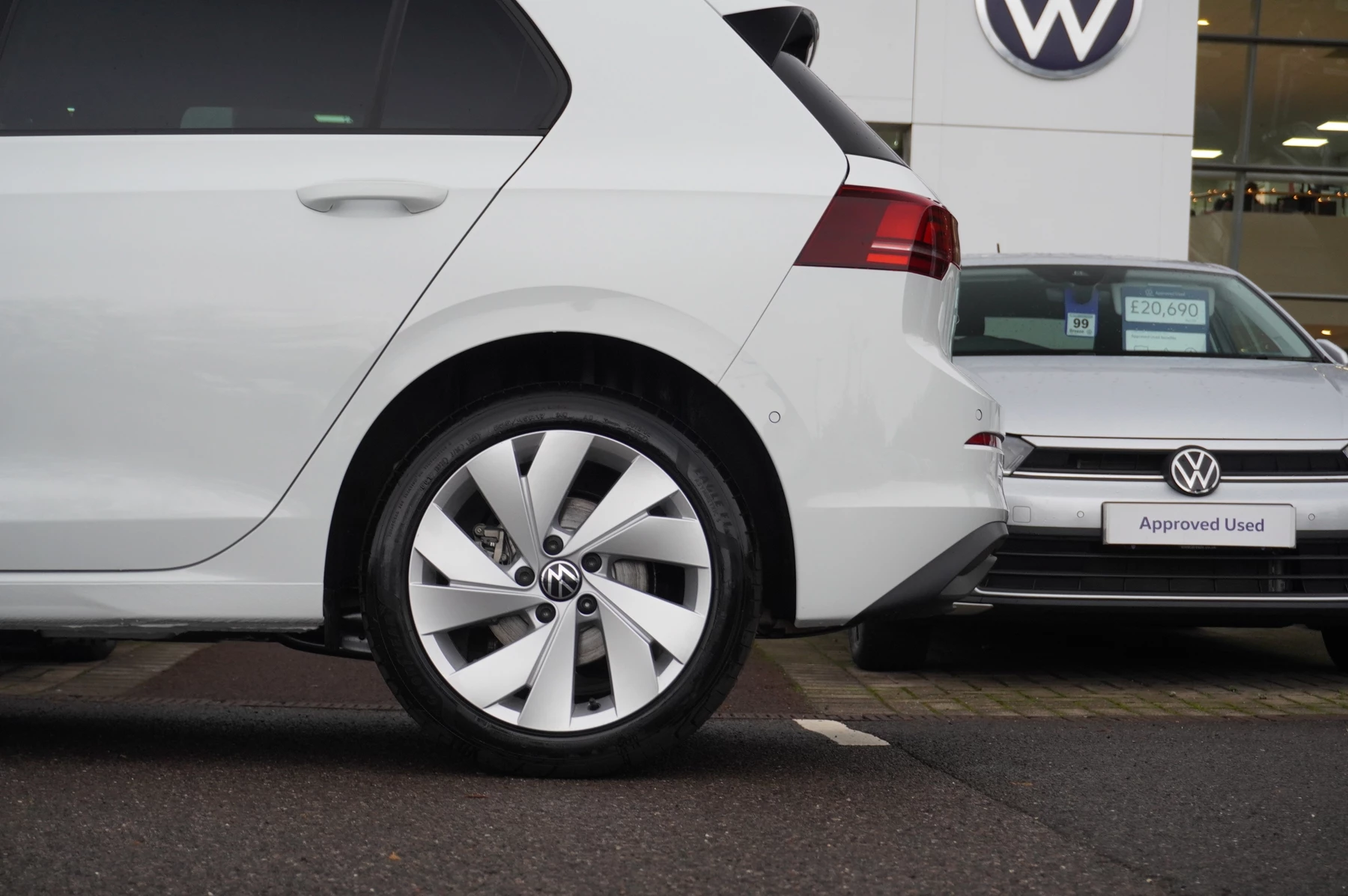 Volkswagen-Golf-image-20