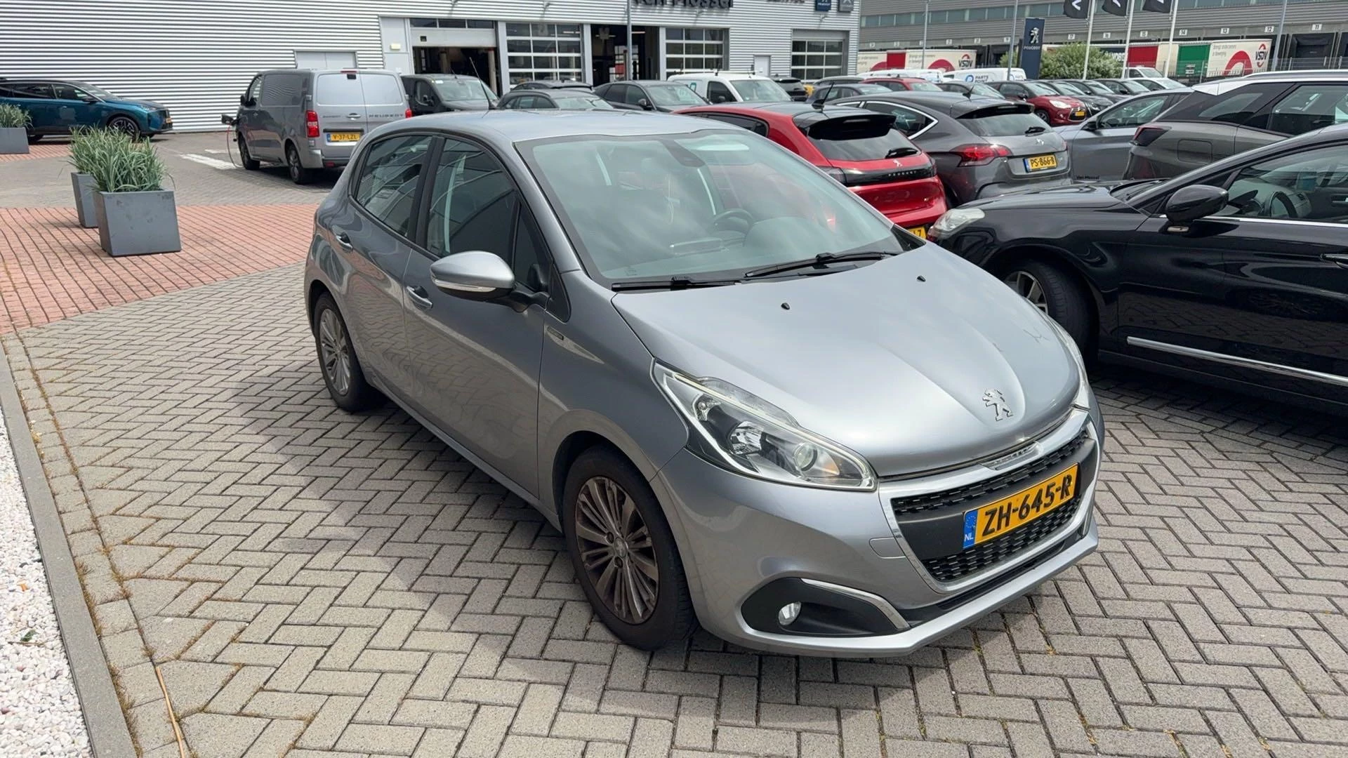 Peugeot 208 Signature