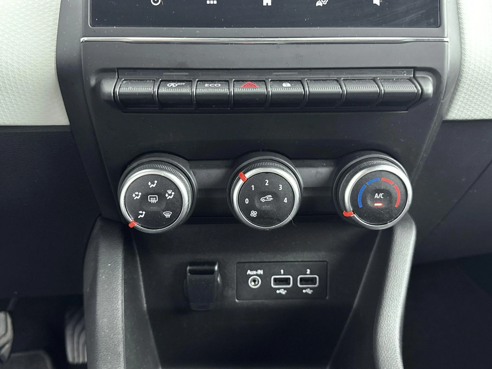 Renault-Clio-image-18