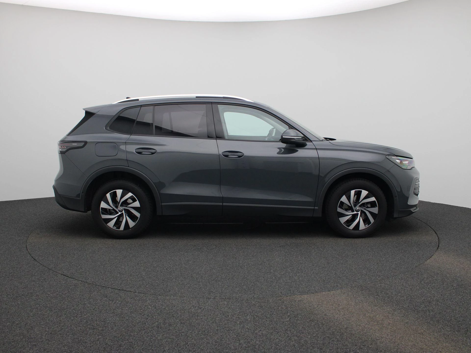 Volkswagen-Tiguan-image-5