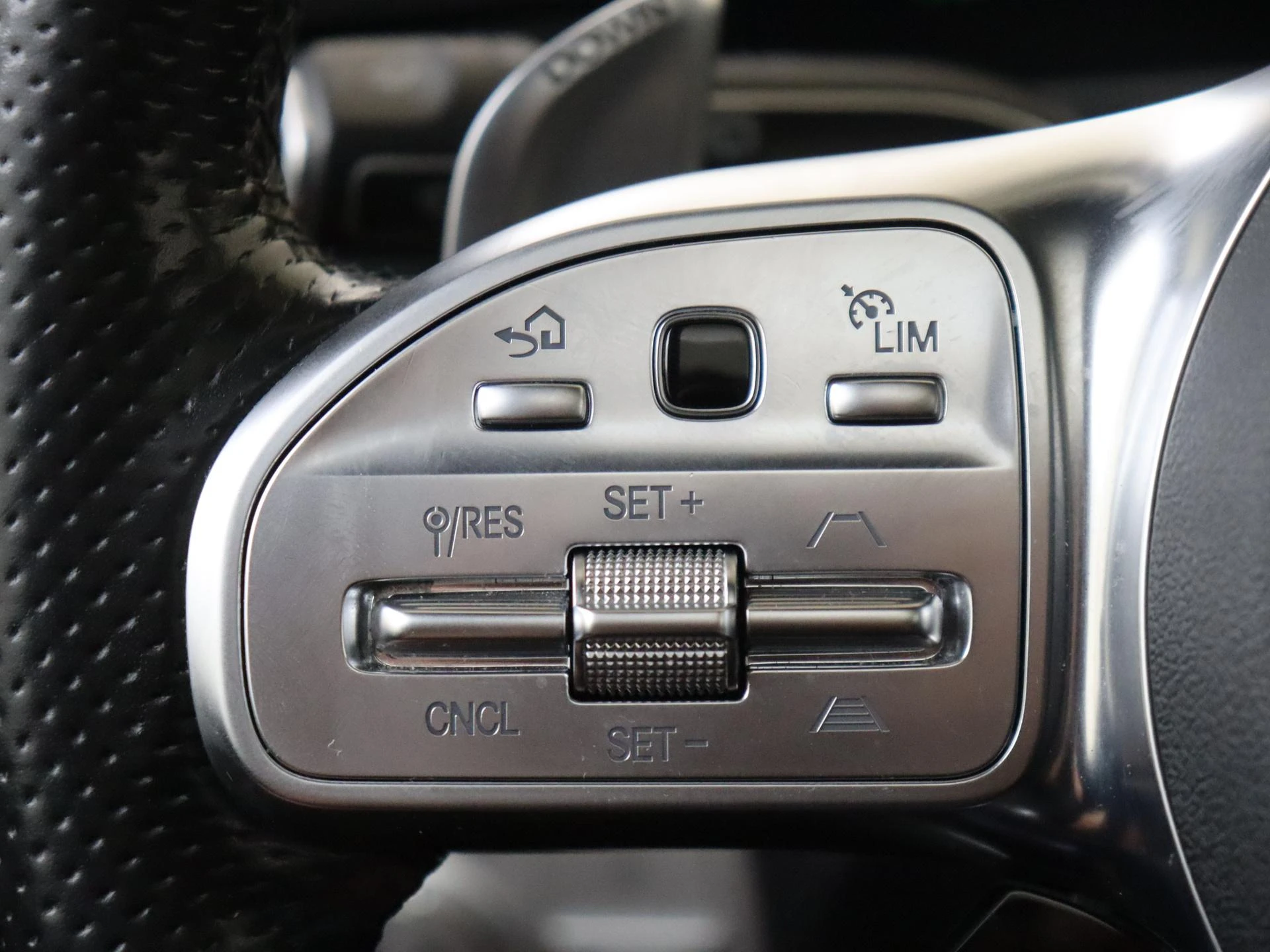 Mercedes-Benz-GLE-image-18