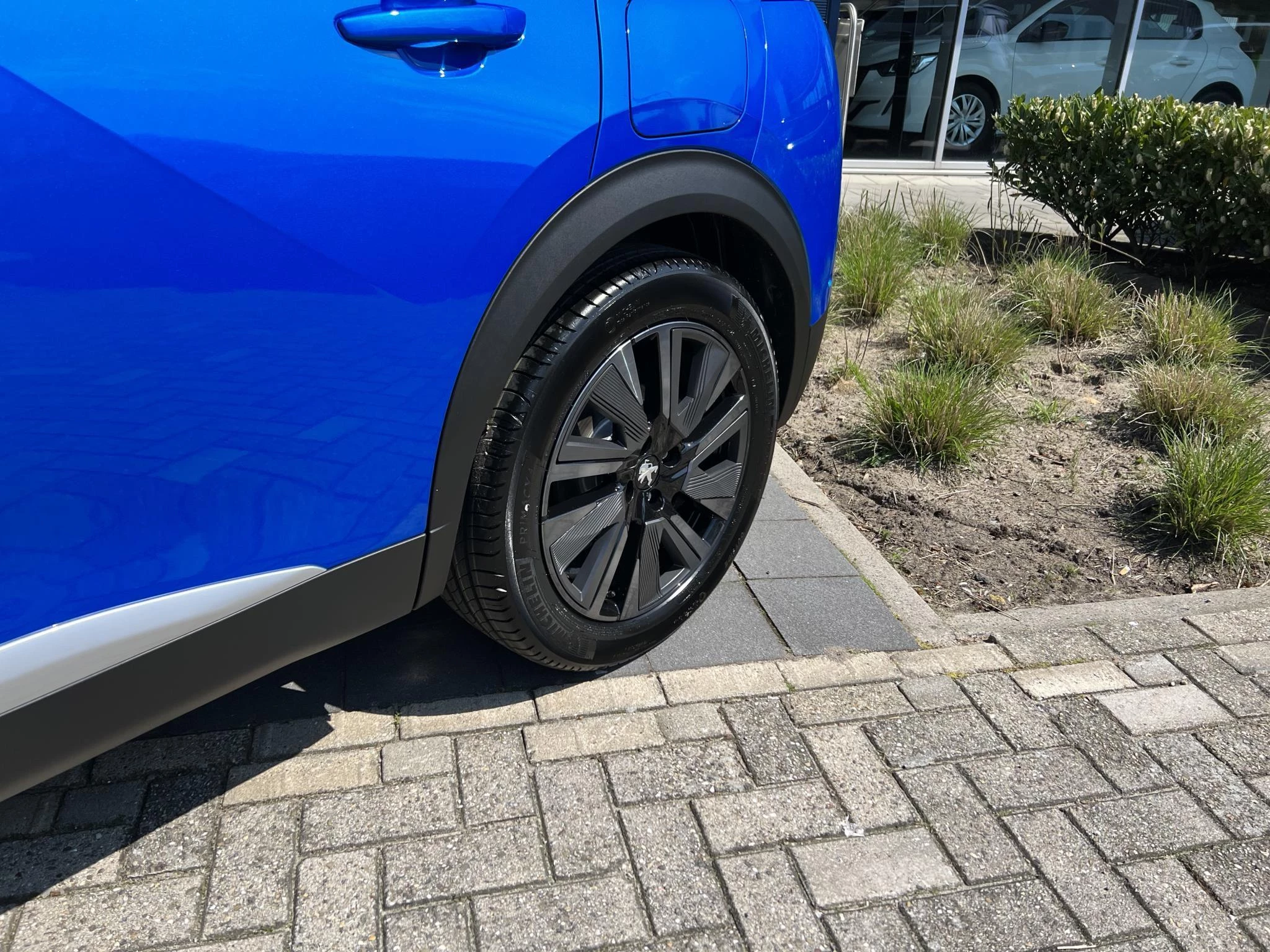 Peugeot-e-2008-image-10