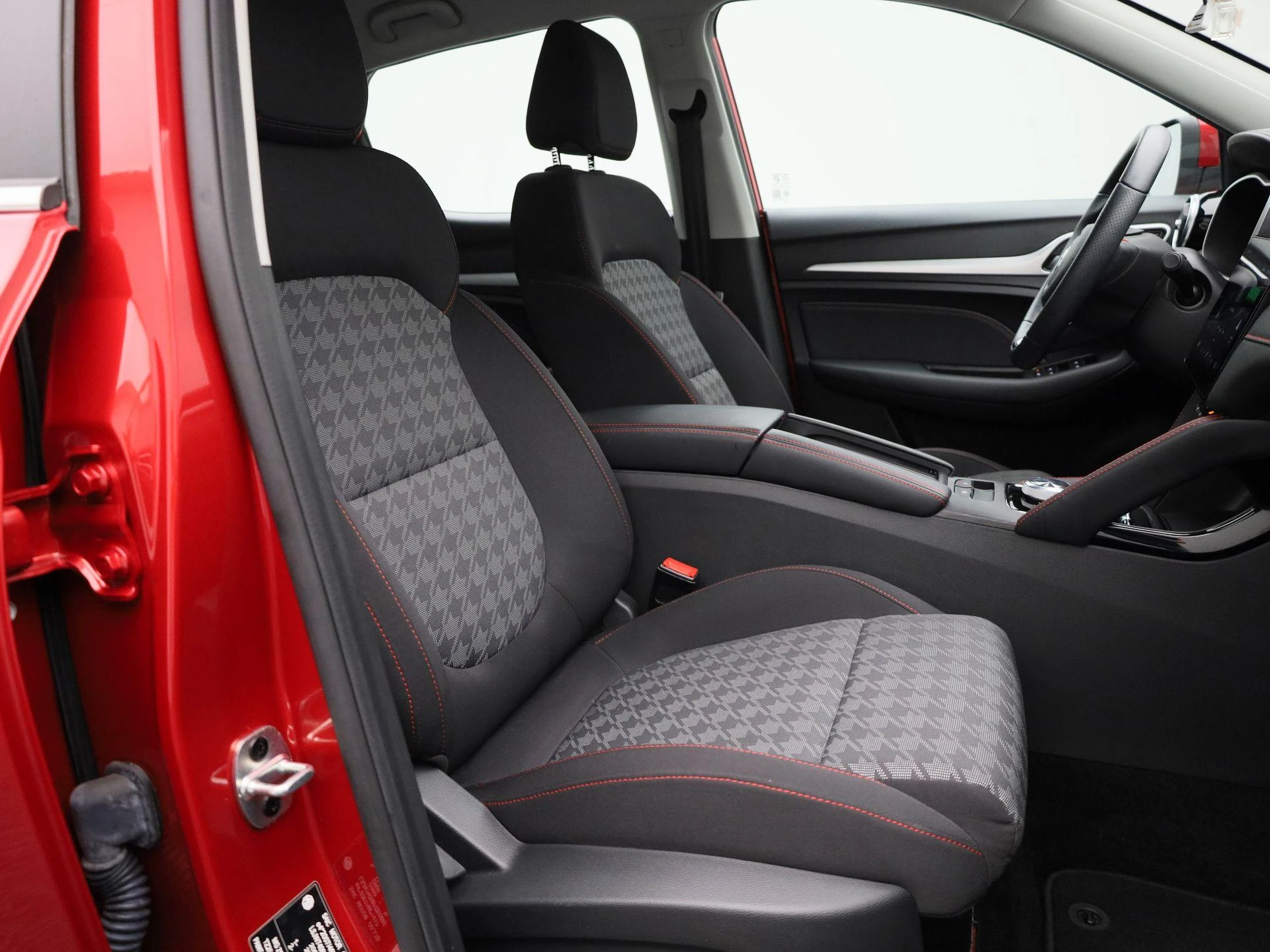 MG-ZS-image-32