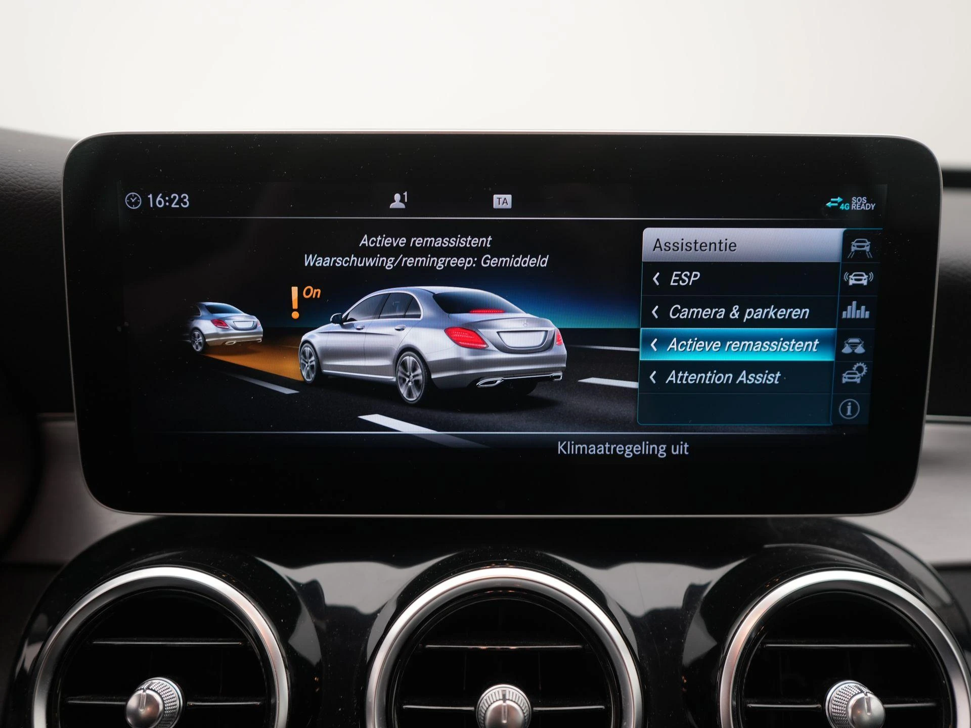 Mercedes-Benz-C-Klasse-image-22