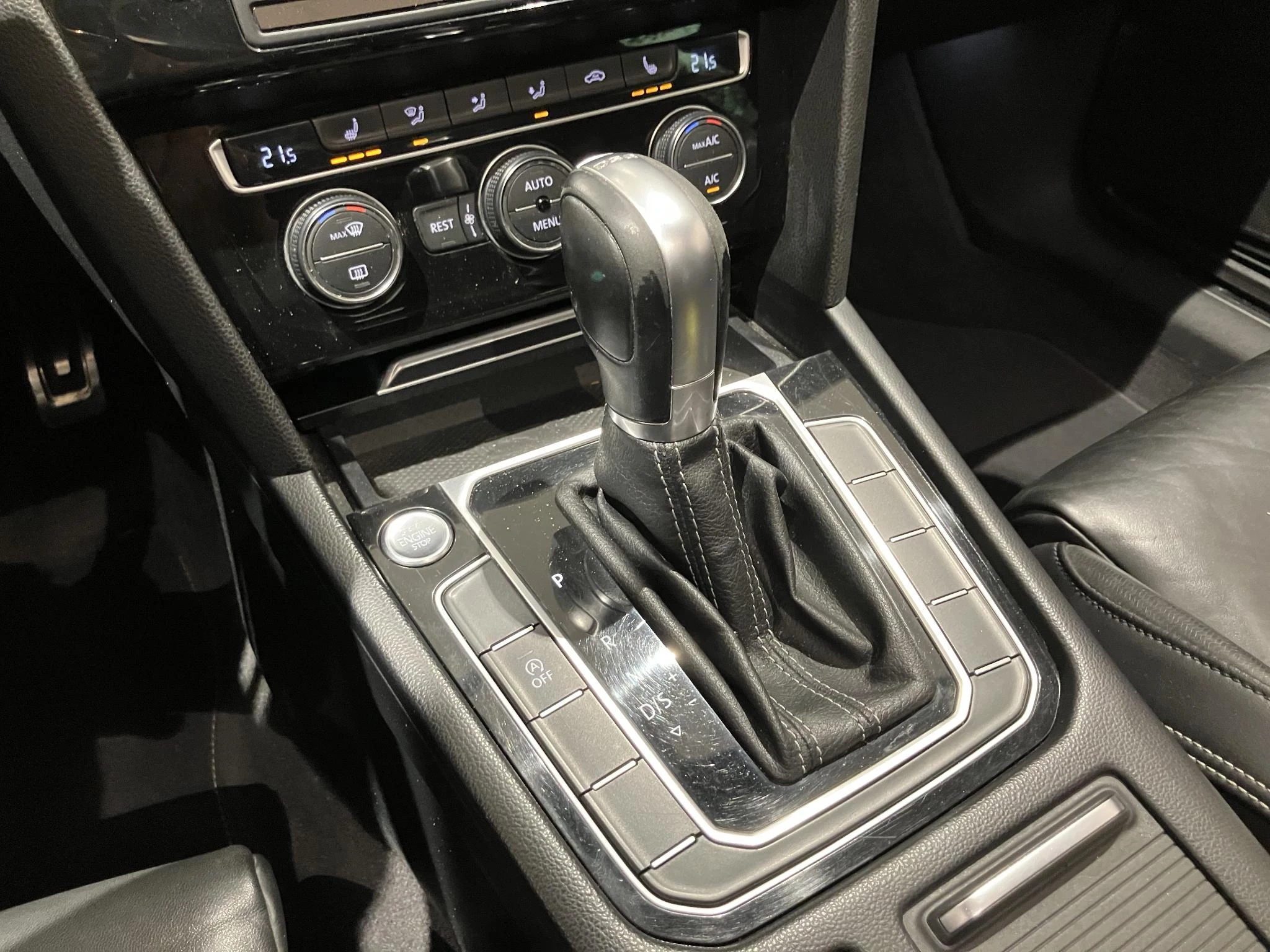 Volkswagen-Passat-image-34
