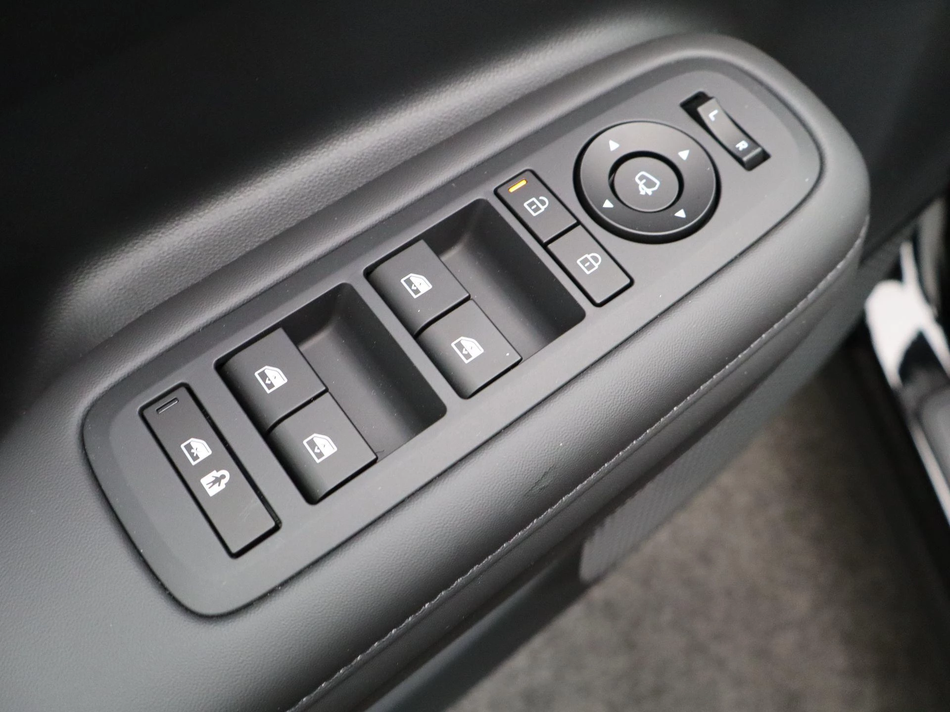 Hyundai-Santa Fe-image-28