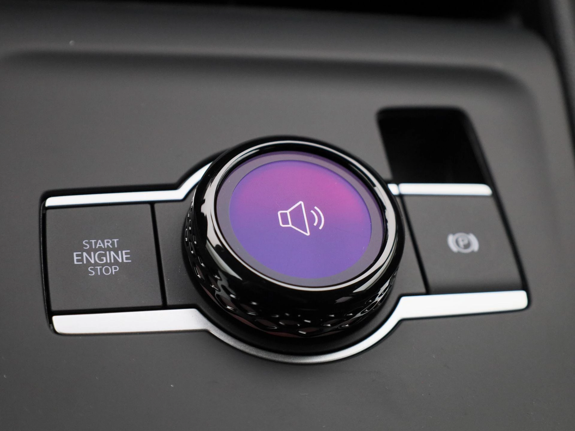 Volkswagen-Tiguan-image-20