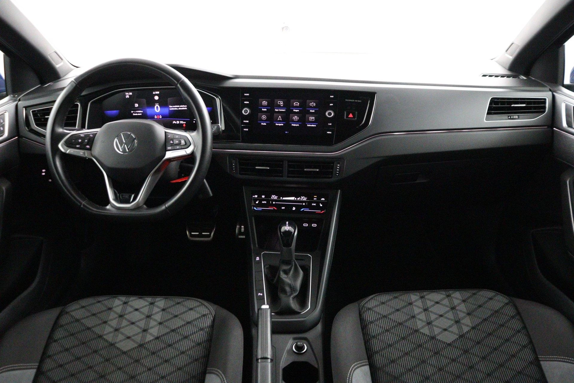 Volkswagen-Polo-image-19