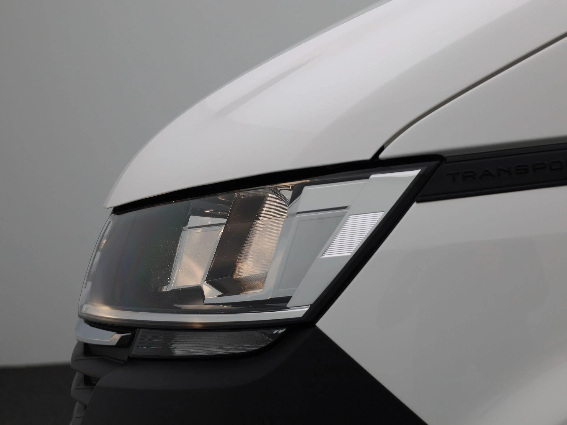 Volkswagen-Transporter-image-19