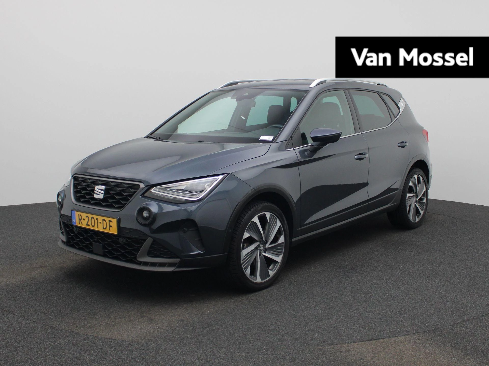 SEAT-Arona-image-0