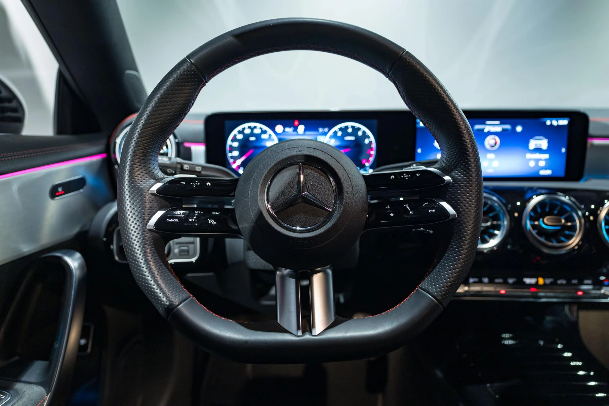 Mercedes-Benz-CLA-image-10