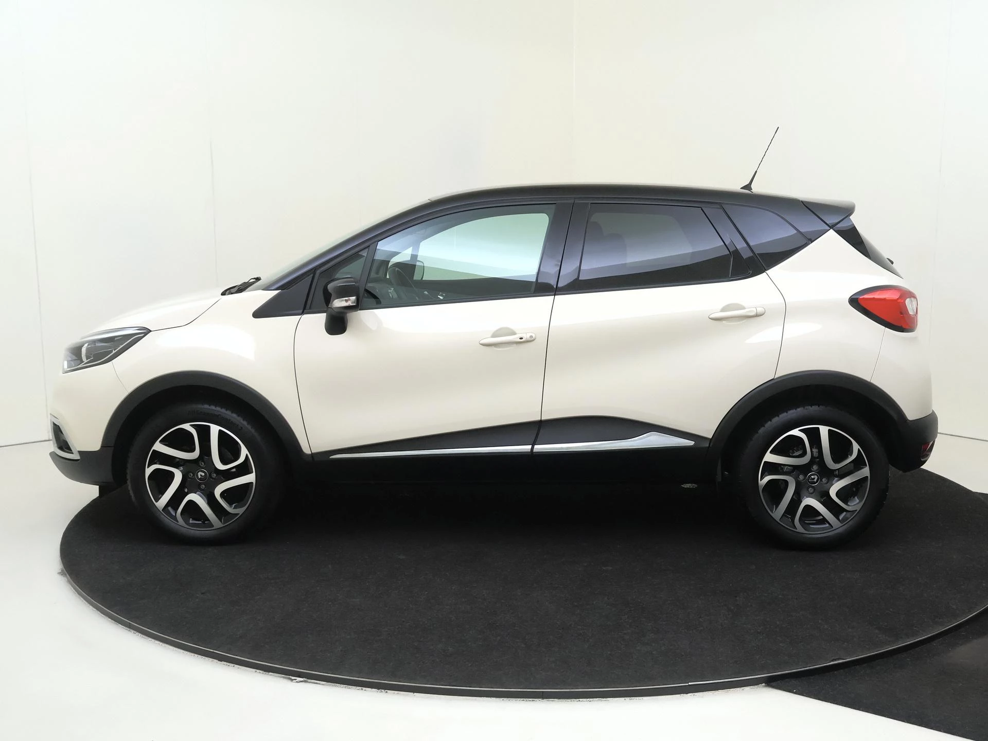Renault-Captur-image-11