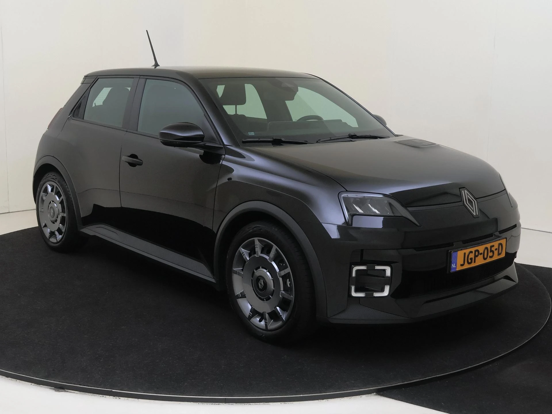 Renault-5-image-1