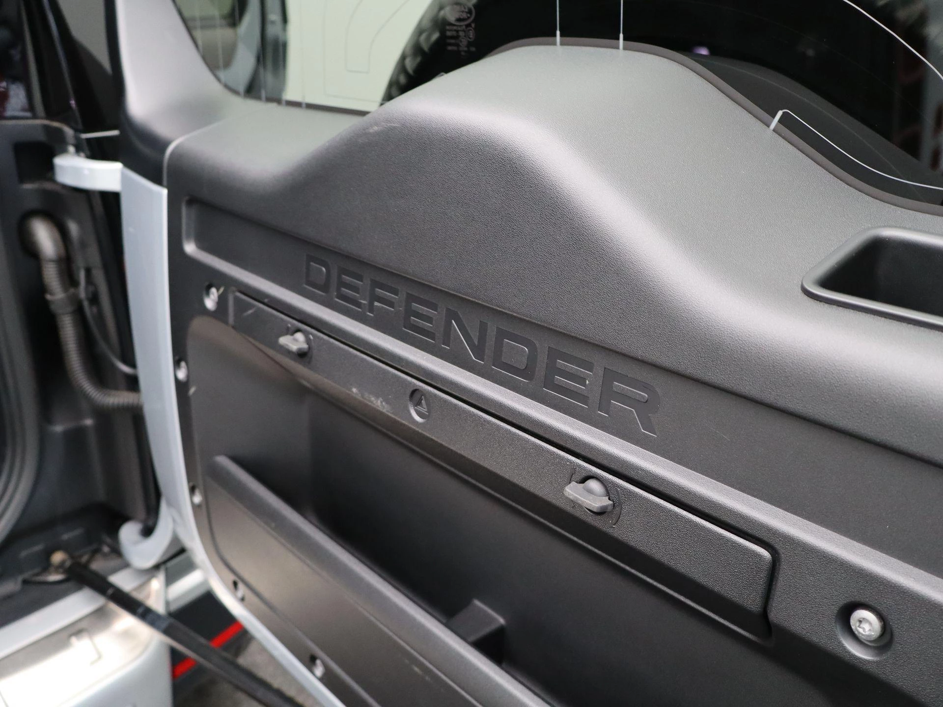 Land Rover-Defender-image-34