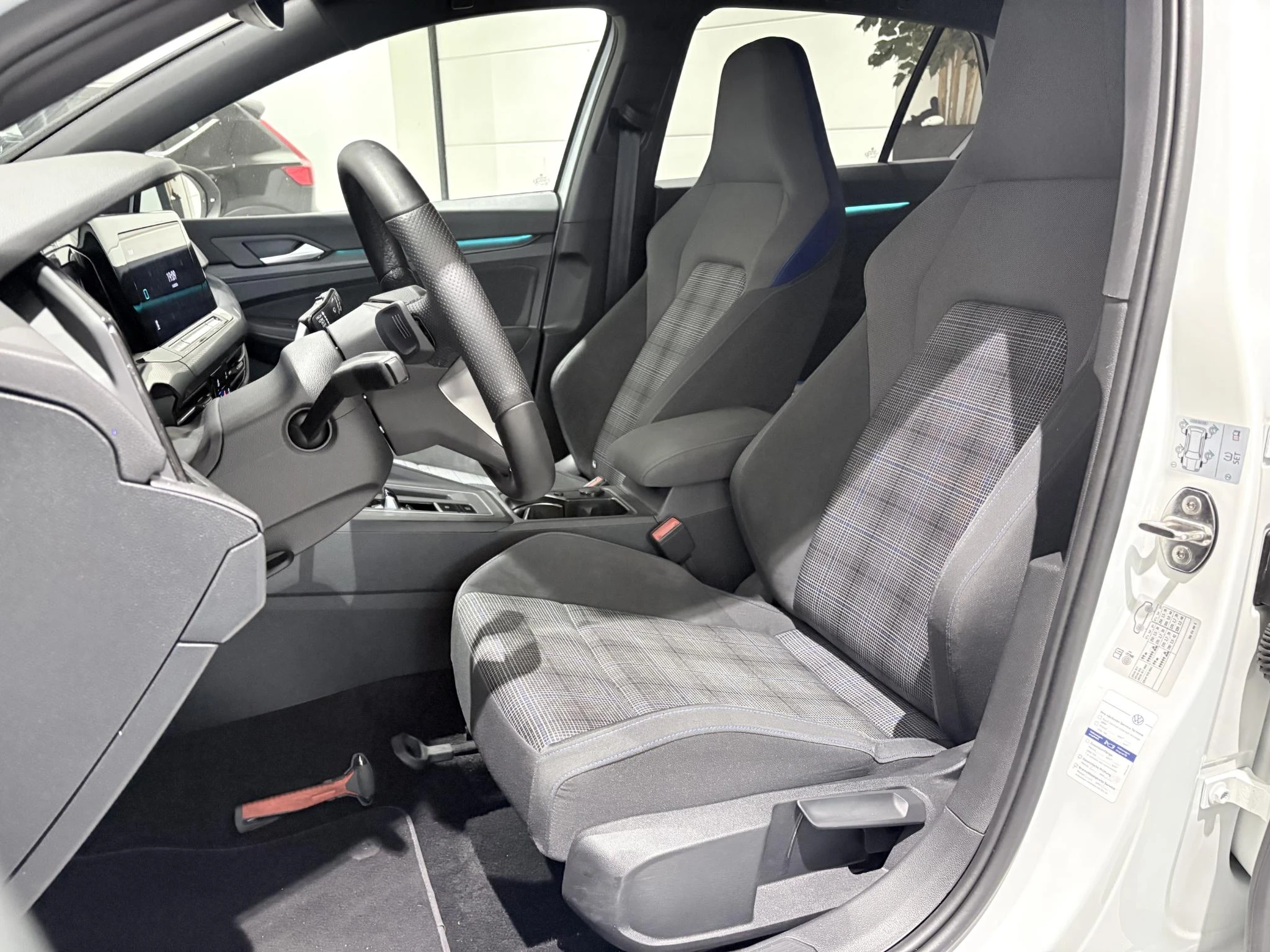 Volkswagen-Golf-image-8