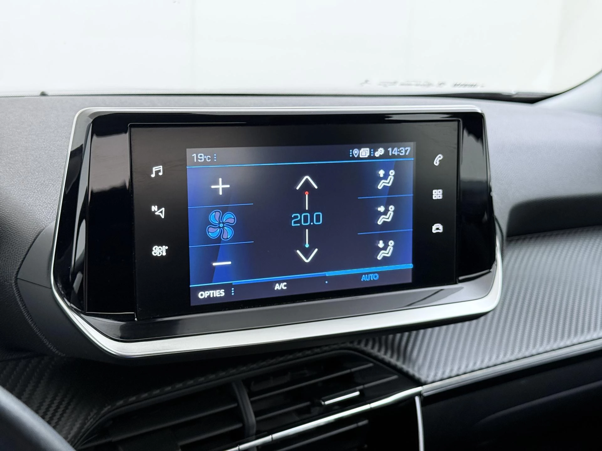 Peugeot-2008-image-23