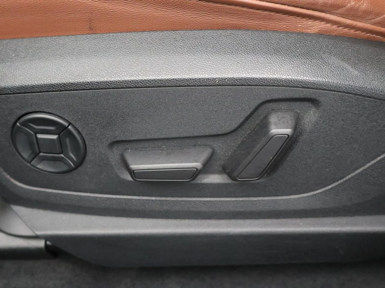 Audi e-tron Audi e-tron 95kWh 55 QUATTRO 408PK *AUTOMAAT*PANODAK*TREKHAAK*BRUIN LEDER*ACC*CAMERA*PDC*NAVI*APP-CONNECT*...*