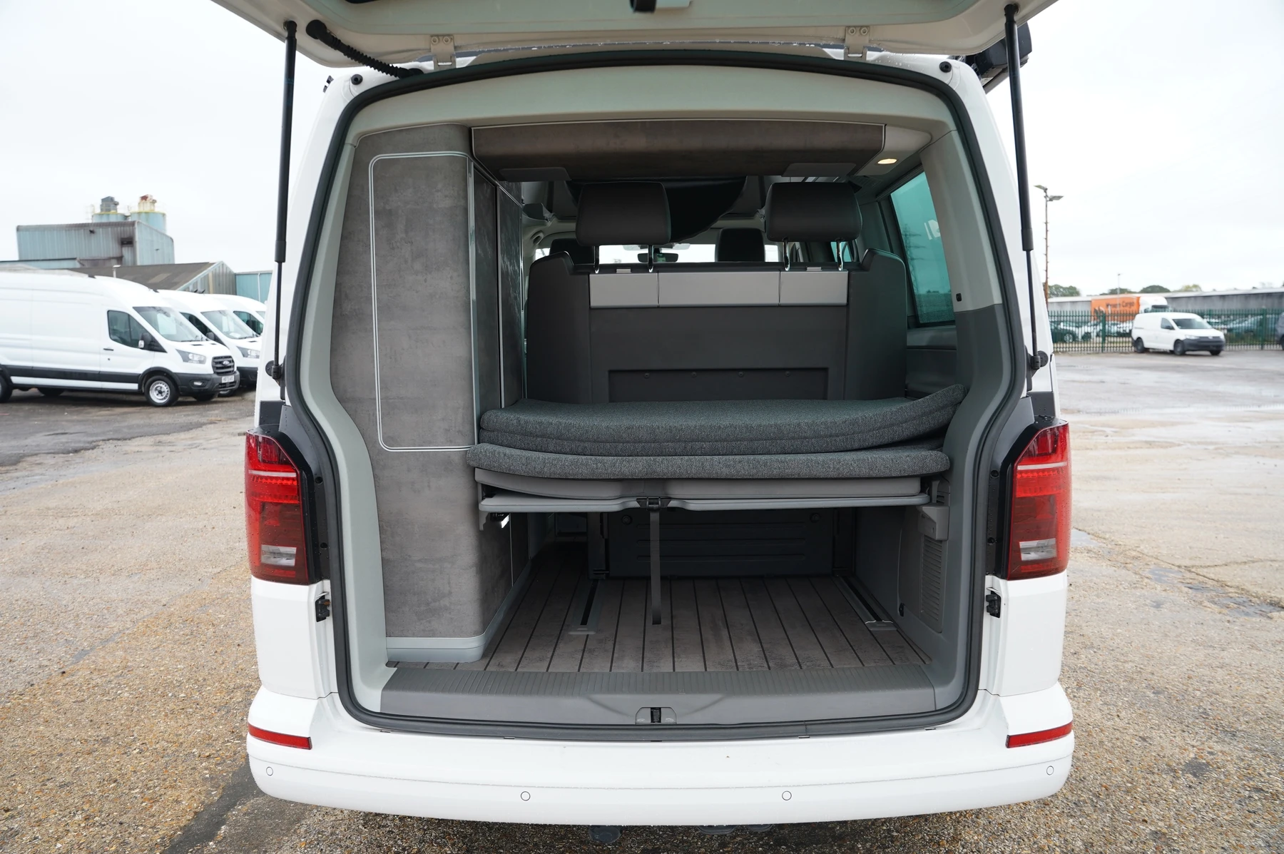 Volkswagen-California-image-11