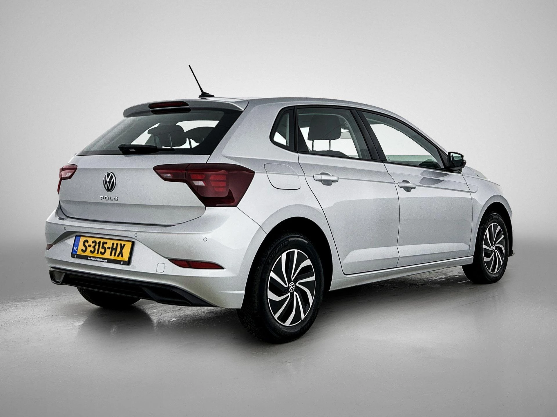 Volkswagen-Polo-image-3
