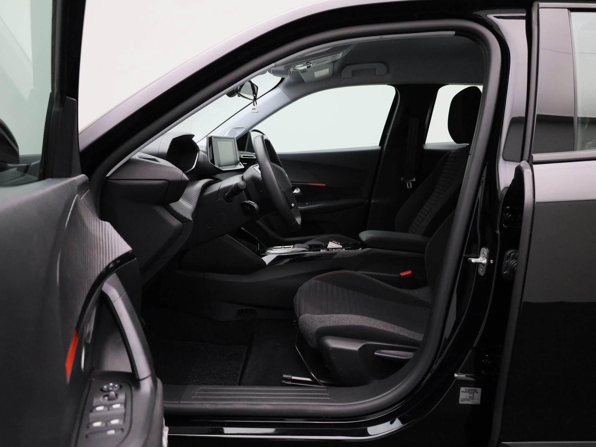 Peugeot e-2008 EV Active 50 kWh