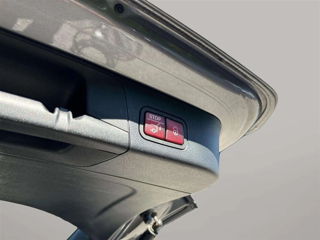 Mercedes-Benz-EQB-image-22