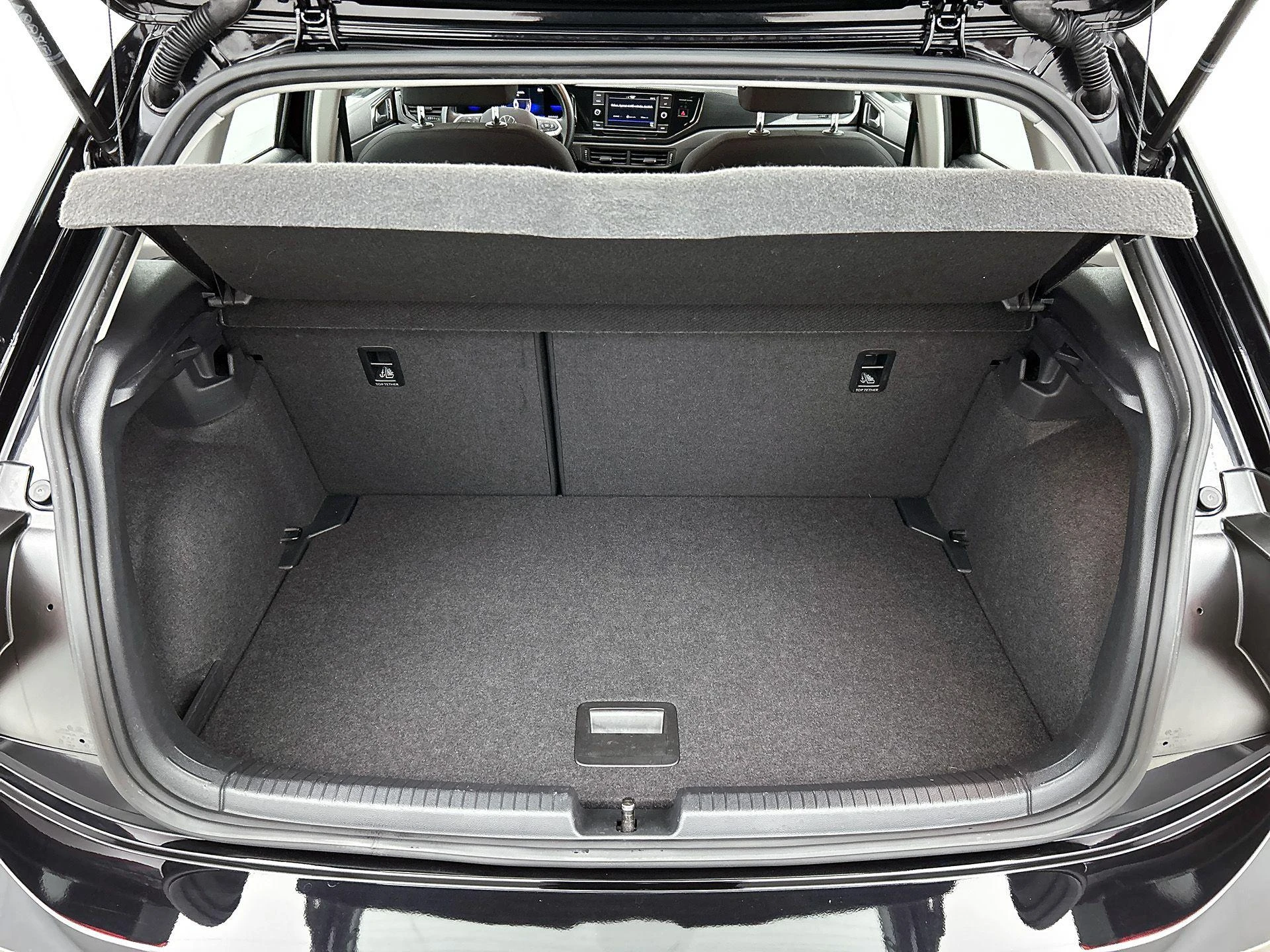 Volkswagen-Polo-image-22